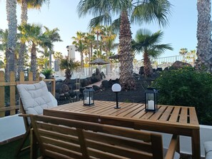 Outdoor dining - Casa Don Rodrigo ideal for families, with views and direct access to the swimming pools! (Corralejo)