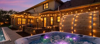 Luxury 5BR Sleeps 24, Dome, Pool, Sauna,Pets