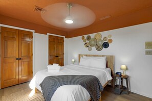 5 chambres, fer et planche à repasser, Wi-Fi, draps fournis