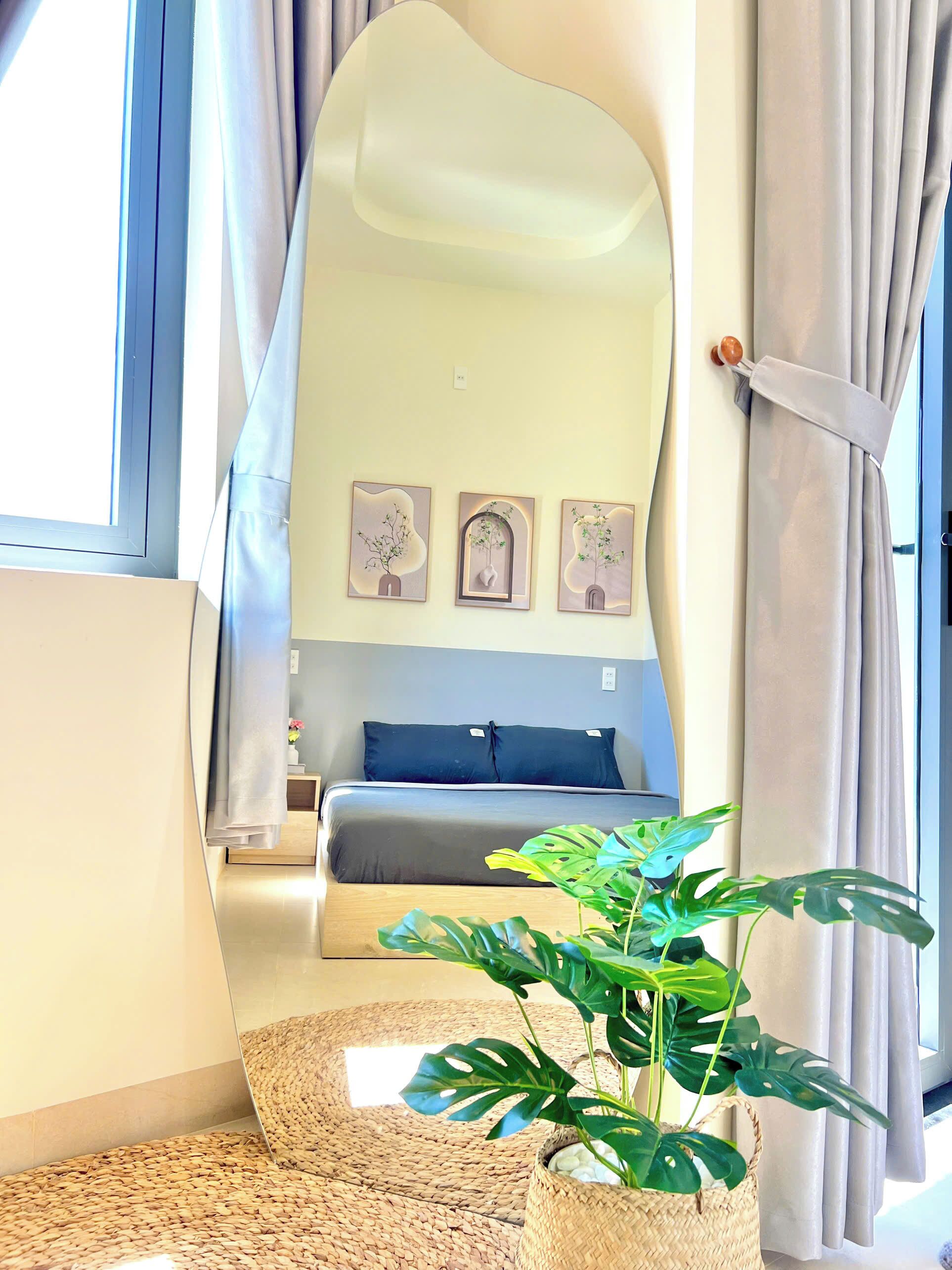 Standard Room, 1 Queen Bed, Balcony, Partial Ocean View | Memory-foam beds, soundproofing, iron/ironing board, free WiFi