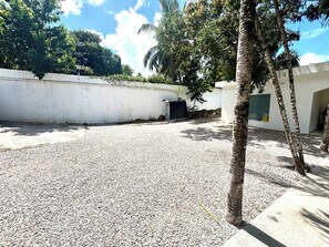 Property grounds - Villa with lagoon pool 10 minutes from the center (El Limón)