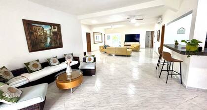 Villa avec piscine lagon Ă 10 minutes du centre