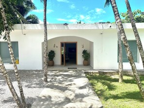 Exterior - Villa with lagoon pool 10 minutes from the center (El Limón)