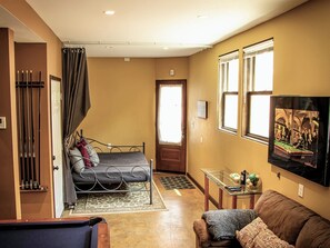 1 slaapkamer, een bureau, een strijkplank/strijkijzer, gratis wifi