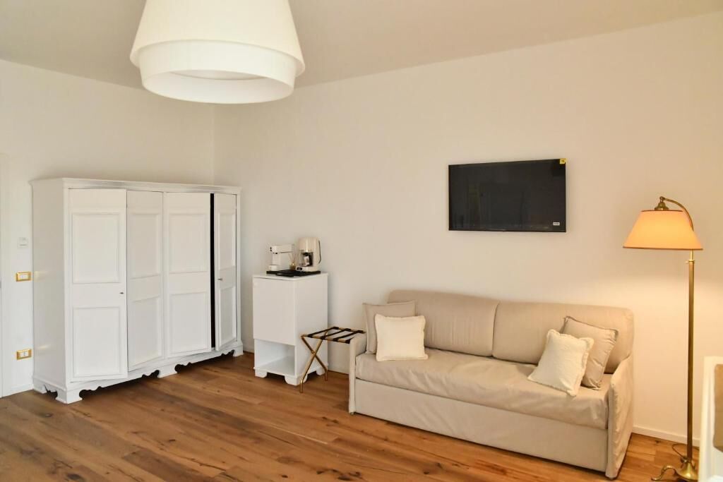 Comfort-Vierbettzimmer, Balkon, Gartenblick | Wohnbereich