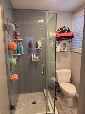 Bathroom - CONDO 2 BEDRM, EXPANSIVE PRIVATE DECK! WALKABLE to all HOT SPOTS w/ POOL (Margate City)