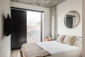 2 bedrooms, iron/ironing board, WiFi, bed sheets - Modern Urban Retreat with Skyline Panorama (Montreal)