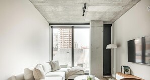 TV - Modern Urban Retreat with Skyline Panorama (Montreal)
