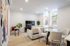 TV - Vintage Moderne – Old MTL Retreat (Montréal)