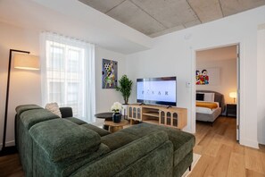 2 Schlafzimmer, Schreibtisch, Bügeleisen/Bügelbrett, WLAN