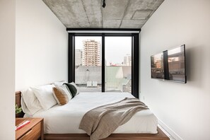 2 bedrooms, iron/ironing board, WiFi, bed sheets - The Contemporary Nest (Montreal)
