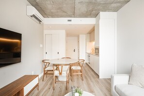 Interior - The Contemporary Nest (Montreal)