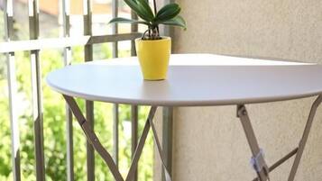 Doppelzimmer, Balkon | Speisen im Freien