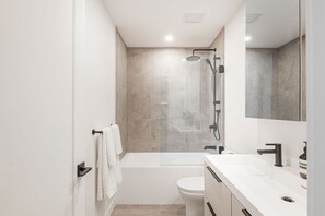 Hair dryer - Urban Chic Stay with Skyline Views (Montreal)
