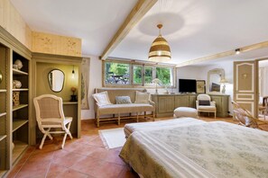 1 bedroom, iron/ironing board, WiFi, bed sheets - Apartment 'La Suite Du Jardin Du Clos Stemarie' with Sea View, Wi-Fi and Air Conditioning (Roquefort-les-Pins)
