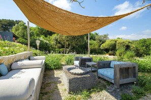 Property grounds - Apartment 'La Suite Du Jardin Du Clos Stemarie' with Sea View, Wi-Fi and Air Conditioning (Roquefort-les-Pins)