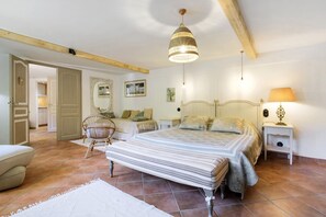 1 chambre, fer et planche à repasser, Wi-Fi, draps fournis