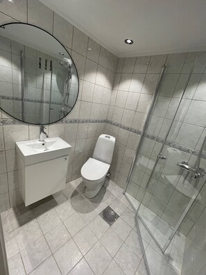 Apartment, 1 Bedroom, Patio | Bathroom - Renovated Apartment High Standard to City Center, Park (Tromsø)