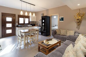 Smart TV - Modern Spacious Apartment near Karfas Beach (Karfas)