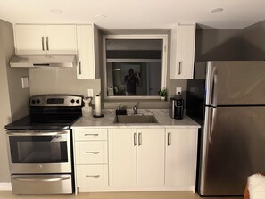 Private kitchen - Basement Apartment-Separate Entrance (Brantford)