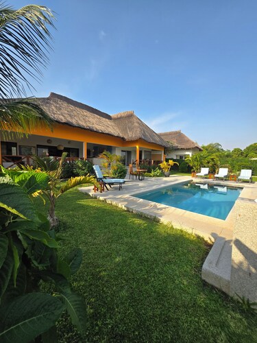 Villa escape close to the beach