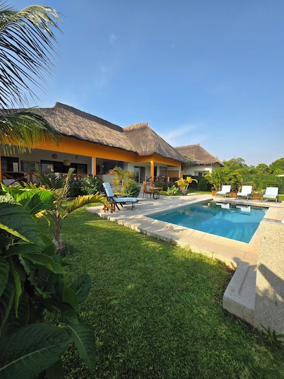 Villa escape close to the beach