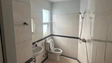 Deluxe Double Room, Balcony, Garden View | Bathroom