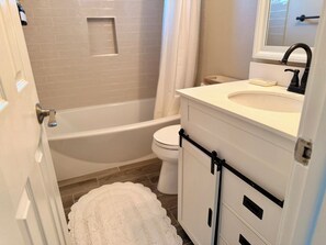 Shower, hair dryer, towels, soap - ELEVATE your escape - MONTHY RENTAL- REMODELED Sloan Lake Area w game & fitness (Lakewood)
