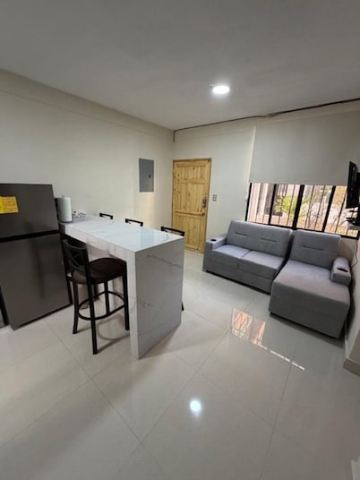 Fabulous 2-bedroom condo with AC in vibrant Santa Ana