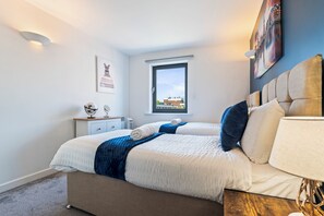 2 bedrooms, iron/ironing board, WiFi, bed sheets - Comfy 2 Bed & 2 Bath Property Near King's Cross Station (London)