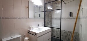 Bathroom - Vrbo Property (Jerte)