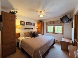 Iron/ironing board, Internet, bed sheets - Clean & Spacious 3‑Bed 2‑Bath Condo/Ephraim 201 (Ephraim)