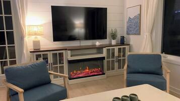 Smart TV, fireplace