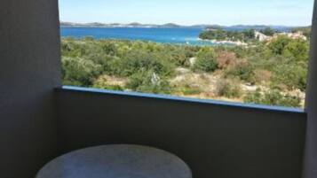 Studio (Studio Apartment with Balcony) | Ban công