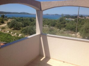 Apartment (One Bedroom Apartment with Terrace) | Terrace/patio - Guest House Jurković (Pirovac)