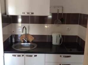 Căn hộ (One Bedroom Apartment with Terrace) | Bếp nhỏ riêng