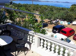 Huoneisto (Four Bedroom Apartment with Sea View ) | Terassi/patio