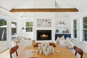 Interior - Beautiful 3-bedroom house. Walk to town in quaint Bridgehampton! (Bridgehampton)