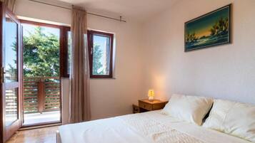 Apartment (Three bedroom apartment first floor) | 3 bedrooms, cribs/infant beds