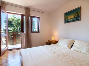 Apartment (Three bedroom apartment first floor) | 3 bedrooms, cribs/infant beds - Kokolo Beach Apartments (Preko)