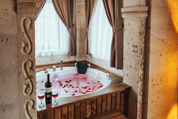 Deluxe Double Room, 1 King Bed, Non Smoking | Spa