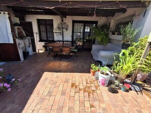 Kamer, 1 slaapkamer, roken, patio | Buiten dineren