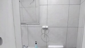 Room, 1 Bedroom, Smoking, Patio | Bilik Mandi