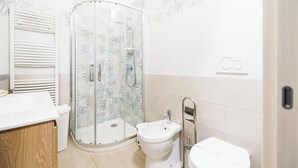 Shower, hair dryer, bidet, towels - Vacation home La Cilinella del.Salento (Copertino)