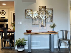 Dining - Stunning Pikes Peak Views, BEAUTIFUL, full 1200 sq. ft. 2 Bedroom Apartment! (Divide)