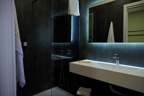 Bathroom - Bellosguardo Suites (San Paolo Bel Sito)