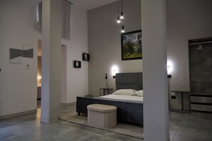 Luxury Studio Suite, Patio, Hill View - Bellosguardo Suites (San Paolo Bel Sito)