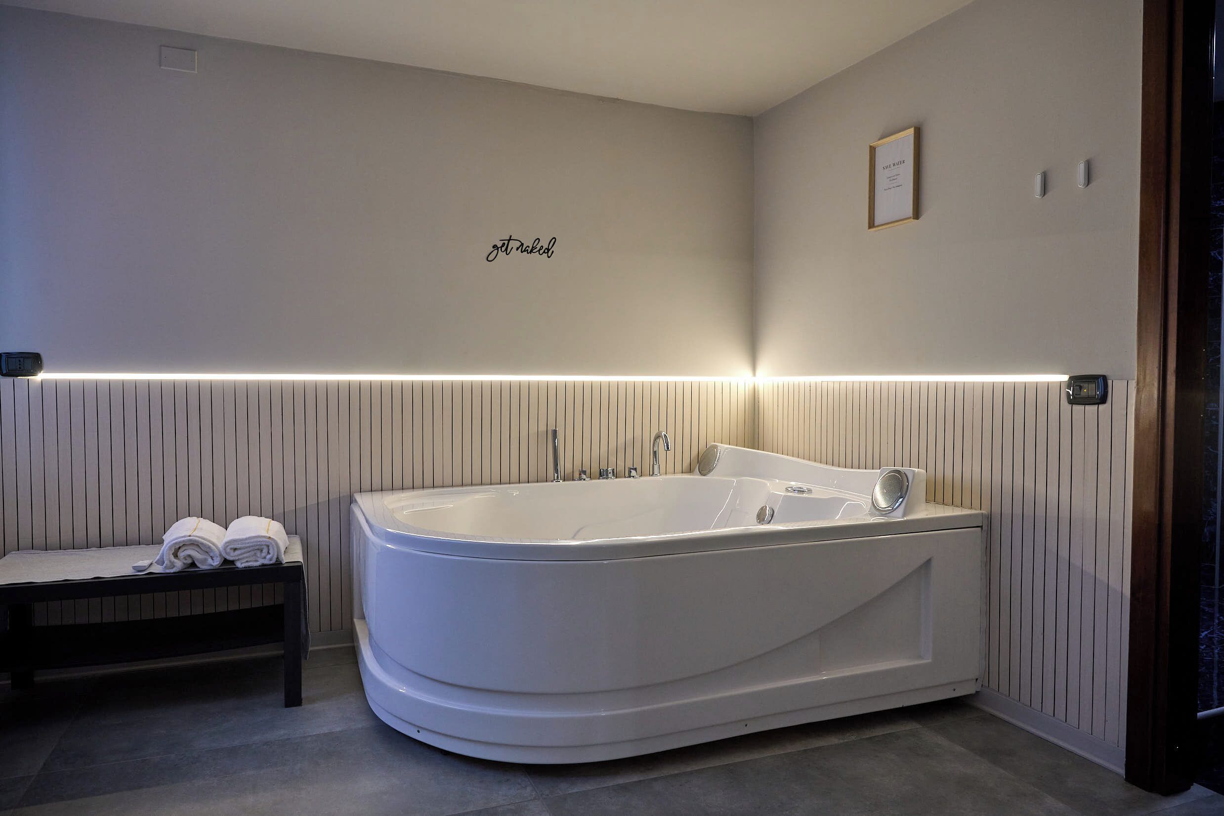 Luxury-Studiosuite, Terrasse, Hügelblick | Wellness