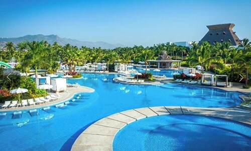 THE GRAND MAYAN 2 bedroom suite at World Famous VIDANTA ACAPULCO