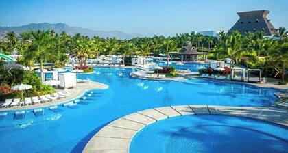 THE GRAND MAYAN 2 bedroom suite at World Famous VIDANTA ACAPULCO